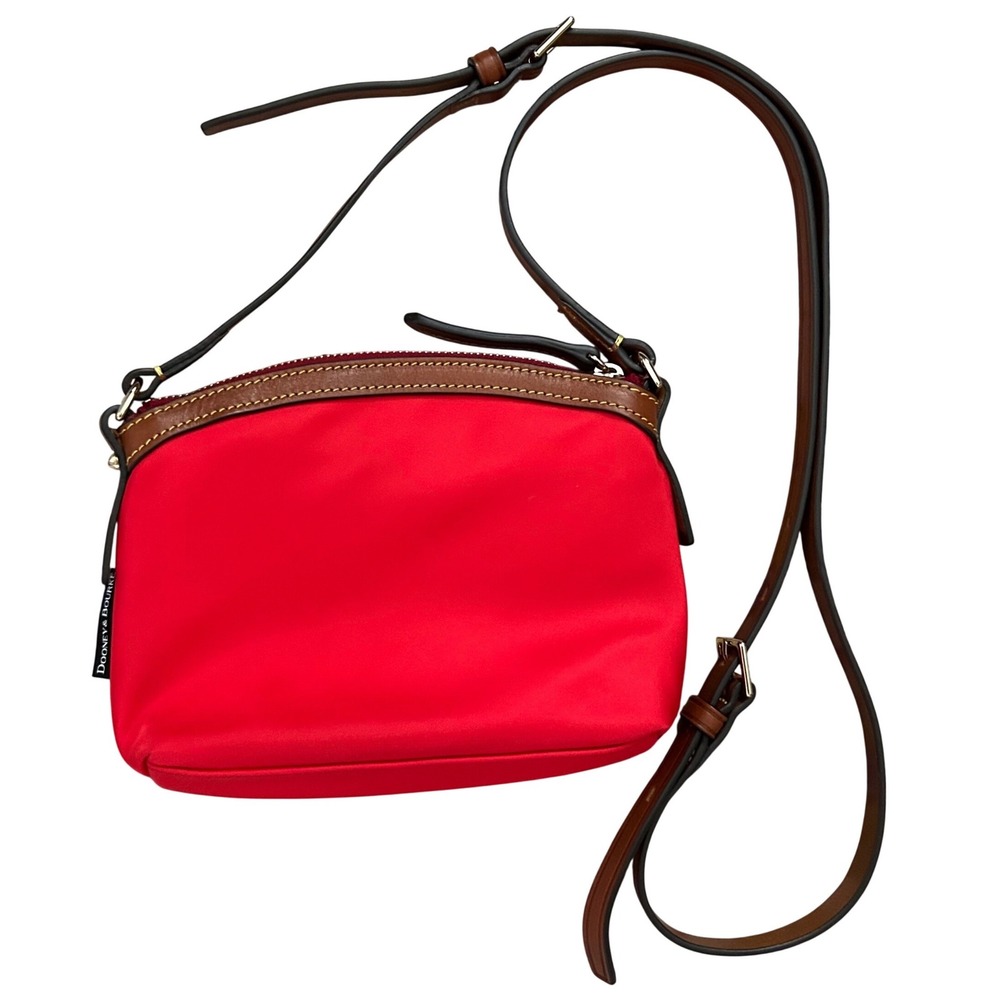 Dooney & Bourke Wayfarer Domed Zip Crossbody Bag Purse Red‎ Casual Travel Light - Picture 5 of 12